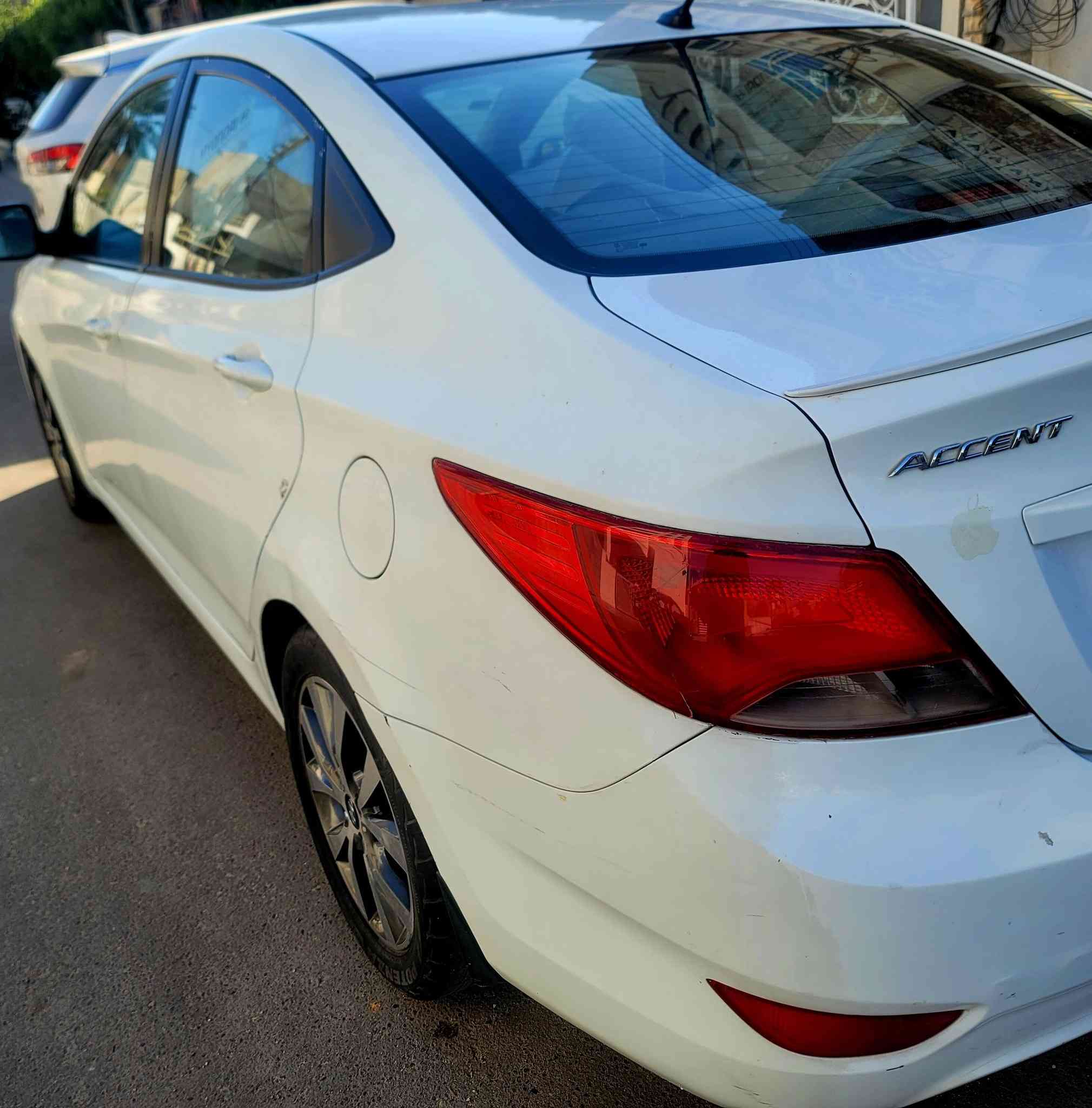 السلام عليكم ..
للبيع اكسنت 2015  خليجي فول مواصفات
محرك 1600
رقم بغداد 
فتحه بالسقف 
كامره خلفيه 
اشاير بالمري 
تحكمات ستيرن 
شاشه ايباد 
حداديه جيده
باتري جديد
تايرات جدد 
5 ويل كمب
السياره استخدام شخصي ونضيفه مابيها اي نقص .. صفحة السايق مرشوشه رش اثر شخطه لا فتح ولا معجون ولا دواخل يعني // السعر 100$
السياره موجوده بغداد .. 
***********
