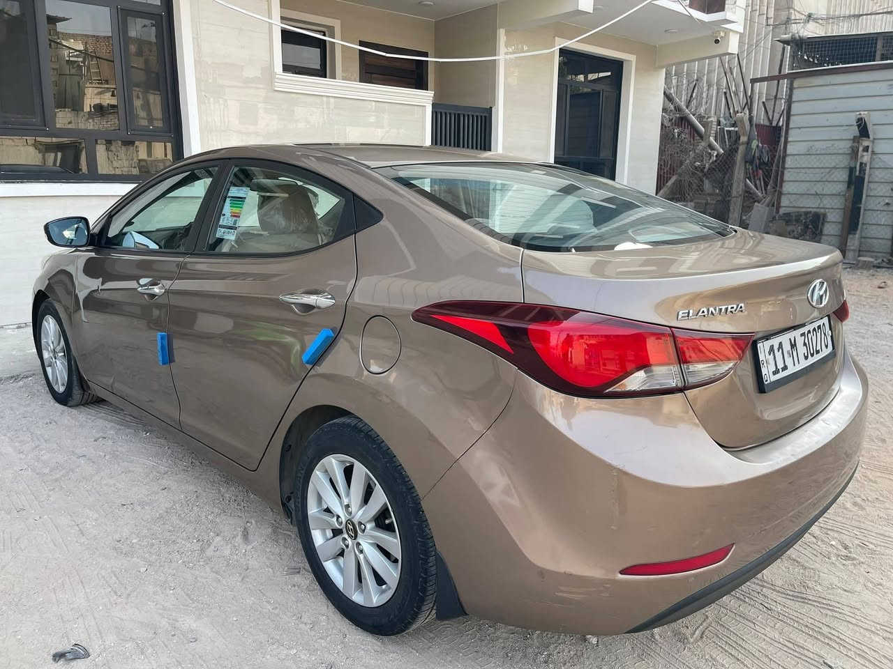 النترا 2016 خليجي لون ذهبي مميز رقم بغداد دولي الجديد
محرك 1600 دوش /مكفول

كير ATM/مكفول 

شاشة كبيرة 

كامرة خلفية 

تبريد امامي خلفي 

دشبول بيجي واسودّ ومطعم صاجي

اطارات جديده بطارية جديده 

دسكات جديده 

السيارة بيها بارد عدد 2 

دوسات بيهن جزء صبغ 

وبعض ملاحظات بسيطه

السعر 120 وبيها مجال 
مكاني بغداد/الحبيبية 
اتصال ***********
