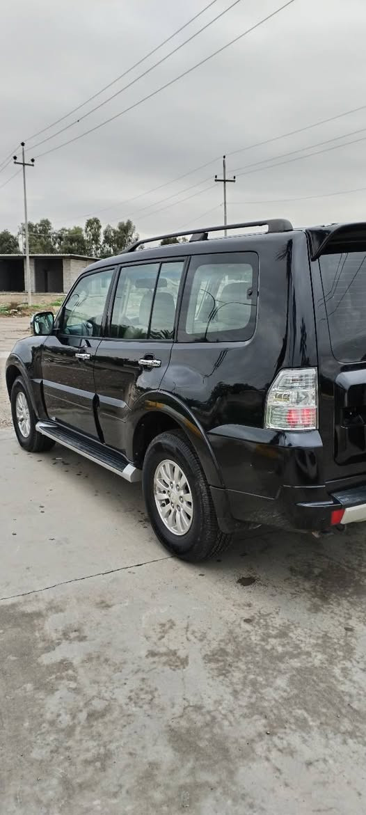 باجيرو 2010 خليجي مكفوله عدا مكانين بارد وكرت سونار مرفق ويه صور مواصفات عاديه    لون اسود ملكي حجم المحرك 3500 رقم  سليمانية دولي جديده السياره جديده مال جناي  تبريد ثلاث قطع حساسات خلفيه  تخم تاير جديد كير مكينه حداديه خير من الله    *********** ديالى بعقوبة سعر ١٤٠ $
