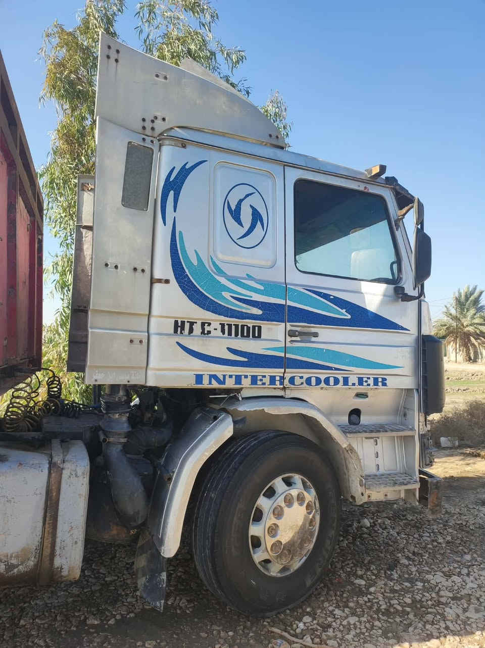 سكانيا موديل 91
مكينة 12 ونص بيه تنقيص 
رقمه واسط - سنوية ساقطة ـ مكان السيارة حلة
السعر 140 راس و عربانه
للتواصل رقم الهاتف *********** غير متواجد على الفيس
