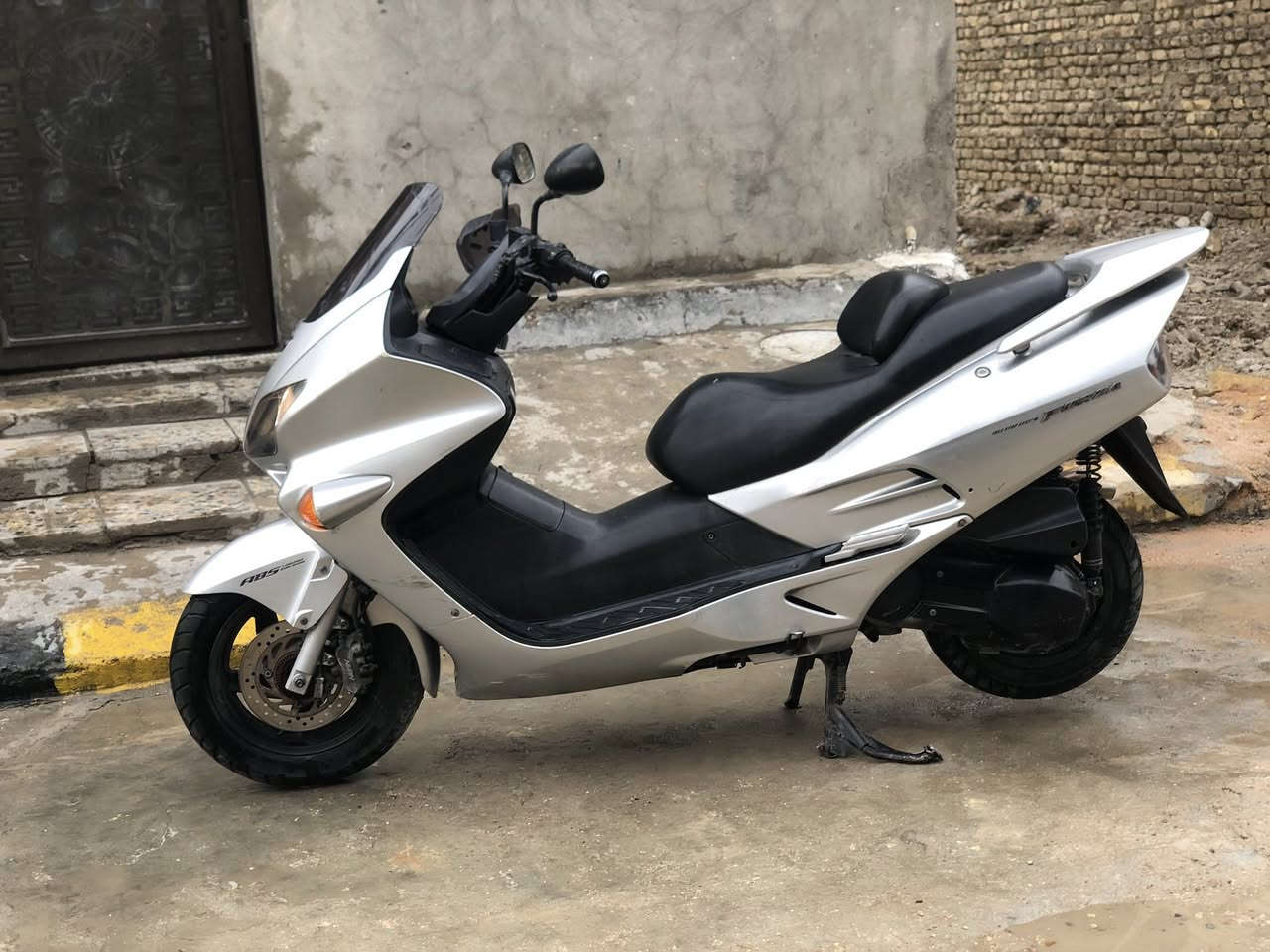 السلام عليكم فورزه 0 6 للبيع دراجه جديده بمعنى الكلمه كلها على وضع البلاد مكينه ما مفتوحه لا نضوح لا تبخير لا تنقيص نضام الإطفاء مال ازدحام شغال نكره سلف بكل وقت كهربائياتها كلها شغاله ستاند حساس ونظام ABS قفل ستيرن قفل جنطه مكاني بغداد حي جهاد  السعر مليون رقمي ***********
