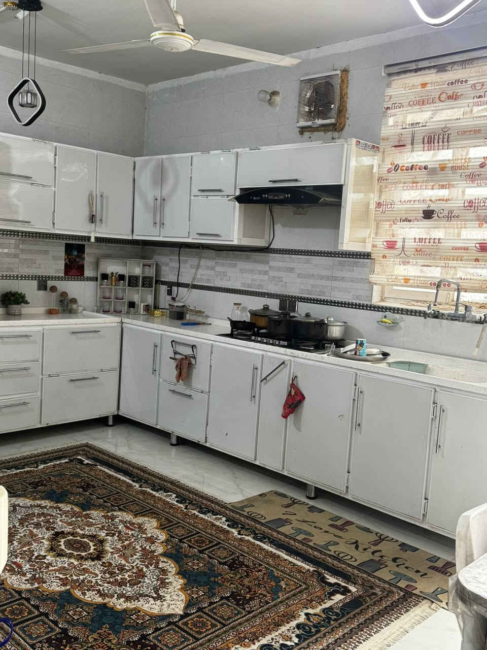 🏨🏨🏨بيت للبيع 🏨🏨🏨 

ملاحظه 🛑البيت مطلوب مبادره 71مليون 🛑

الموقع //الإسكان شارع السفير 

المساحه //200متر 
الواجهة //10متر 

يحتوي البيت على 
عدد الغرف ثلاثه استقبال صاله مطبخ حمام 🚾 

للأستفسار على 
الأرقام الضاهره وأتساب 📞

***********
***********

أو مراجعة مكتب محمد الغانمي جمهوري شارع السائدين مقابل ملعب الأتفاق الرياضي
