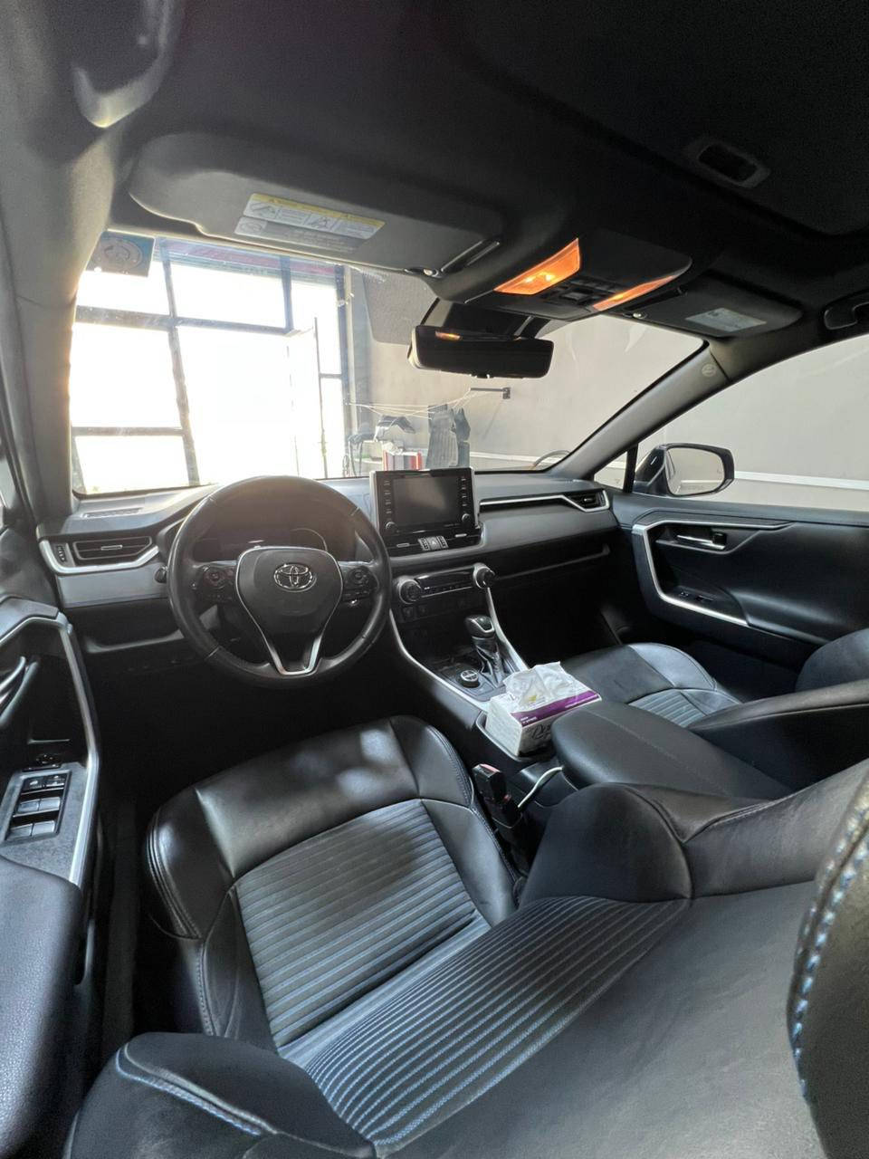 السلام عليكم
تويوتا راف فور xse هايبرد 2021 اعلى فئة تو كلار

مواصفات فول السياره 

بيها نص بنيد و نص جاملغ خلفي بدون ايرباك شرط و بدون تبديل راديرات كله بلادي 

تخم تاير جديد جواها ماشية 65 الف كيلو متر سياره بدون مصرف دينار واحد

سعرها 250 او مراوس بكورلا كروس 
مكان السياره بغداد و ديالى
***********
