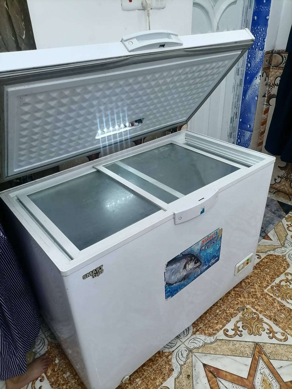 مجمده نضيفه كلش ١٤ قدم شرط الفحص للبيع سعره ٢٠٠ اتصال هاتفي ***********
