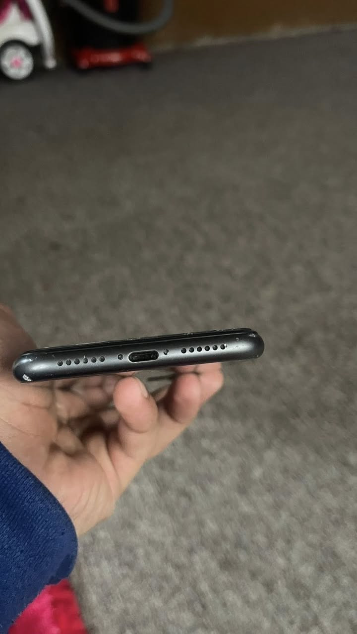 السلام عليكم
آيفون 11 عادي 
ذاكره64
بطاريه مبدله
شاشه مبدله
فيس إيدي شغال
تك سيم
فقط كأمره 1X ماتشتغل الخلفيه 
مكاني الموصل الأيسر 
السعر 115 الف


**إذا كنت صاحب هذا الإعلان وتريد حذفه لأي سبب، رجاءا أرسل رسالة إلى الدعم الفني**