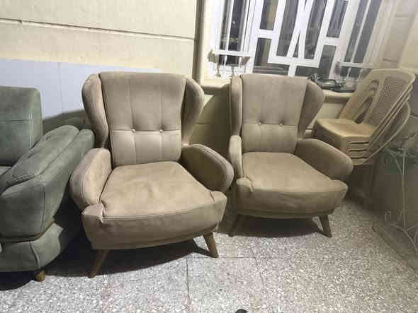 تخم للبيع ٨ مقاعد نظيف كولش شبه جديد . مكان بغداد البياع ( *********** )
