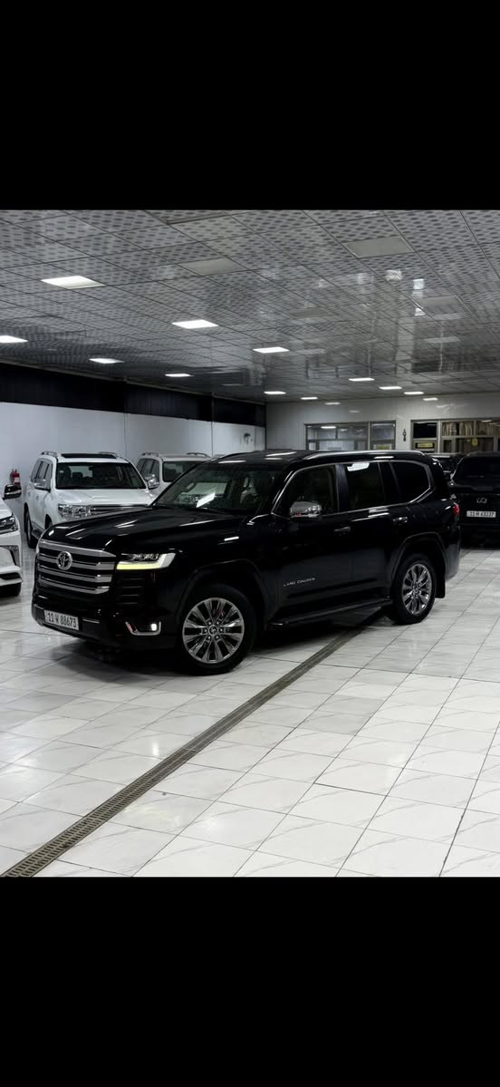 السلام عليكم
للبيع لاندكروز 2023 ✅VX✅

‎ ساز اصل 
سنويه جديده مكفوله كفاله عامه  من كلشي السياره جديدة كلش             

  

‎المواصفات

‎•ابل كار بلي و اندرويد اوتو

‎•فتحة سقف

‎•صندوق كهرباء

‎•7 راكب

‎•شاحن لاسلكي

‎•اوتو هولد

‎•

‎•التحذير من مغادره المسار والمساعده في الحفاظ على المسار

‎السياره دفع رباعي كاملة الحجم.

‎•بريك بصمة

3شاشات  

‎•مراقبة ضغط الاطارات

‎•3 اوضاع للقيادة

‎•مثبت سرعة

‎•ثلاجة

‎•حساسات امامي خلفي

عتبات أبواب أمامية وخلفية مضيئة 

‎•مقاعد كهرباء

‎وبعد السياره بيهة هوايه مواصفات 

‎السياره مكفوله كفاله عامة

رقم بغداد تحويل مباشر

مكاني بغداد - شارع فلسطين 

للاستفسار: ‭‭+964 776 622 2442‬
