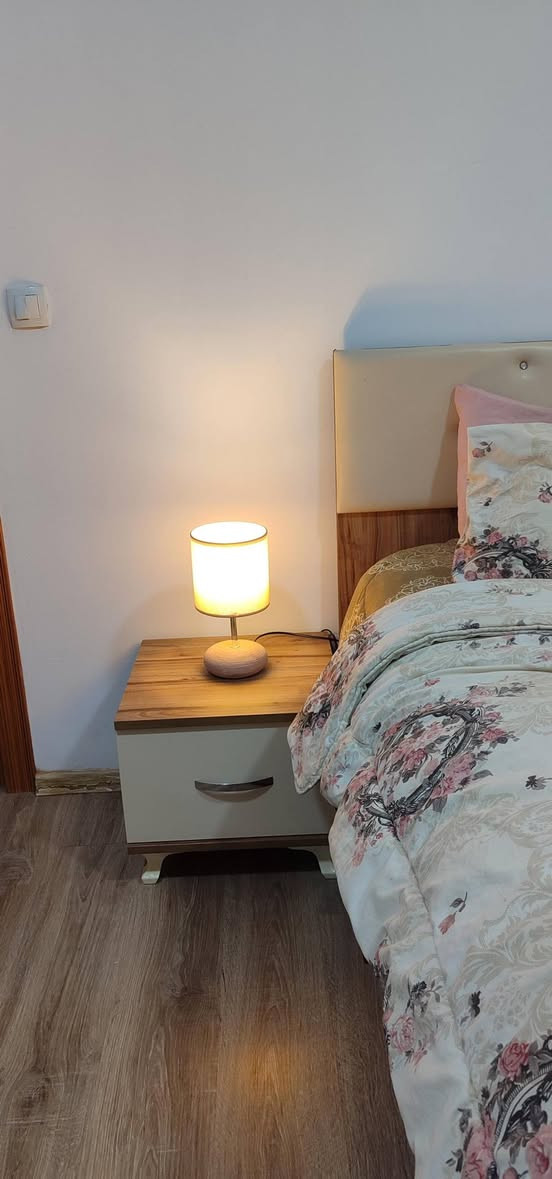 بيع اثاث منزل كامل البيع للأغراض كلها سوا 
الأغراض نظيفة، بحالة ممتازة، واستخدام خفيف.

🔹 تشمل:

غرفة نوم

صالون كامل

أجهزة كهربائية

طاولة مكتب 

سجاد وستائر

أدوات مطبخ كاملة

طاولات وخزائن وأغراض متنوعة
بالإضافة جرتين غاز 

***********
