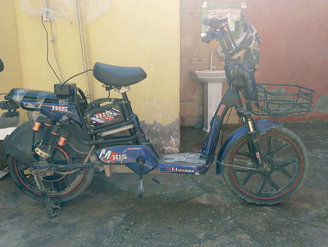 دراجه شحن 2024 نضيفه جدا بطاريات تعبانات يرادله بطاريات كلشي شغال اشاير لايت سماعات بلاتوث مكاني بعقوبه باب الدرب السعر 125 ألف ‏‪***********
