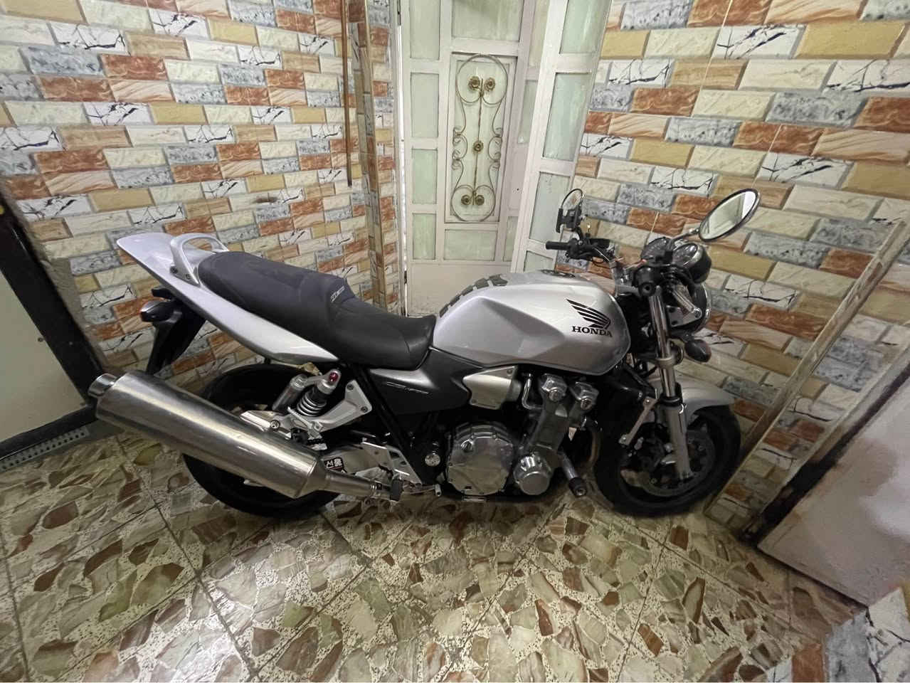 سيبي 1300 كفاله. من كلشي. 
مكان بغداد *********** بغداد, العراق

