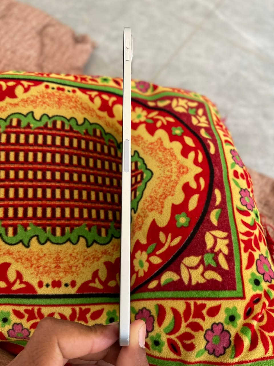 ايباد 11.       M1ويه بس كيبل السعر 600وبيه مجال


**إذا كنت صاحب هذا الإعلان وتريد حذفه لأي سبب، رجاءا أرسل رسالة إلى الدعم الفني**