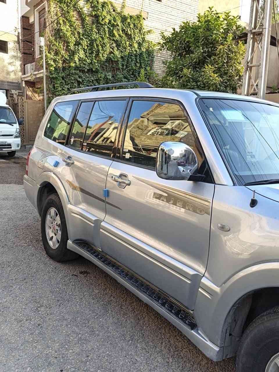 السلام عليكم...
متسيوبوشي باجيرو 2007 رقم بغداد 
((باسمي)) سنويه تنتهي بسنه2027 بشهر ال1 

-محرك 3000-V6 
-كير ومكينه حداديه تبريد تدفئه كهربائيات مكفول  درجه اولى
مكان السياره 
بغداد/الدوره 
للاتصال ***********
