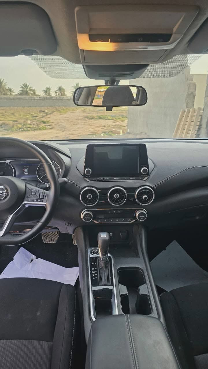 نيسان سنترا موديل ٢٣ لون جويتي بدون رقم تترقم جميع المحافضات السياره ضرر بس بنيد شرط بدون دواخل بسمي المكان ديالى جديده الشط السعر ١٢٥ وبيه مجال ***********
