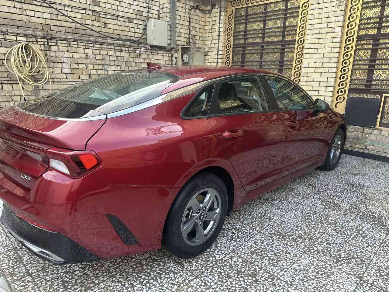 شباب سياره كي فايف k5. للبيع او مراوس
السياره نضيفه استخدام شخصي 

موديل 2021 لون ماروني دم الغزال 
حادثها بس بنيد كفالة لغود وشواصي 
ماشيه 65 ميل 
مواصفات 
بصمات ابواب 
اشارة ترحيب 
تشغيل عن بعد 
رادارات اربعه 
رادار تصادم امامي خلفي 
كشنات جلد 
مودات قياده 4
هند بريك بصمه 
مكينه 1600 تيربو 
رقم بغداد سهل 

السعر165 $وبيها مجال للشراي 
سكني بغداد 
رقمي ***********
