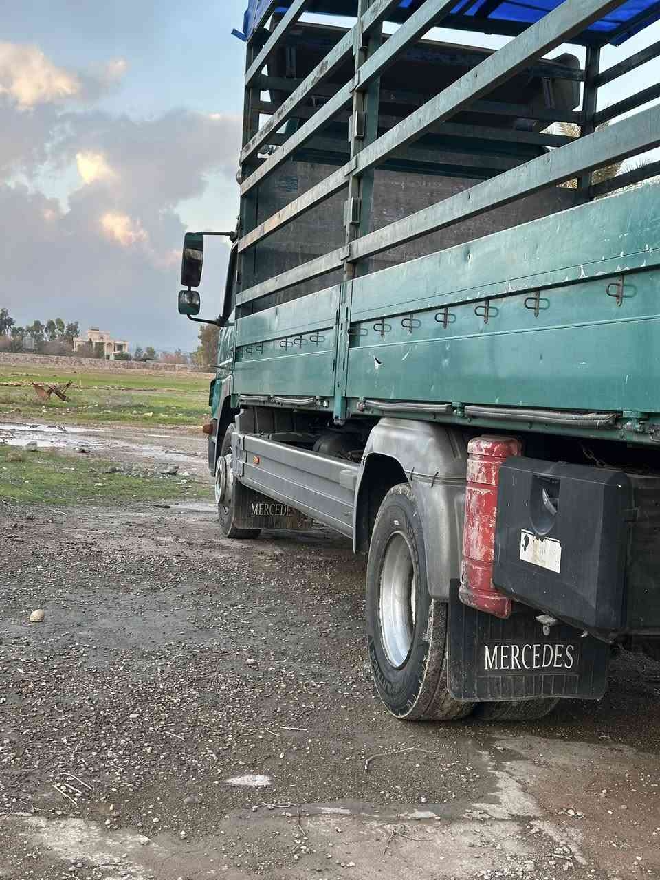 اتيكو مارسيدس لوري دبل قمارة 
موديل 2007 
كير عادي 
8 برغي 
مكينى 6 
حجم 1329
قمارة بدون صبغ 
شاصي مكفول 
سعر 250 ورقة 
مكان سيارة بكركوك معرض وسام 
للاستفسار الاتصال على 

***********
عدم مراسلة صفحة
