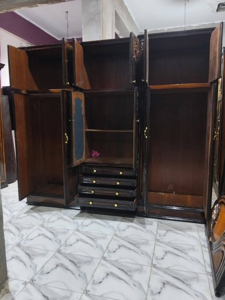 دولاب استعمال بحاله ممتازه جدا عموله خشب زان قشر بره وجوه بليكار 12 ضلفه واربع ادراج في الاسفل عرض الدولاب 2 متر 60 في ارتفاع 2 م 30 والعمق 60 بسعر روعه جدا 8200


**إذا كنت صاحب هذا الإعلان وتريد حذفه لأي سبب، رجاءا أرسل رسالة إلى الدعم الفني**