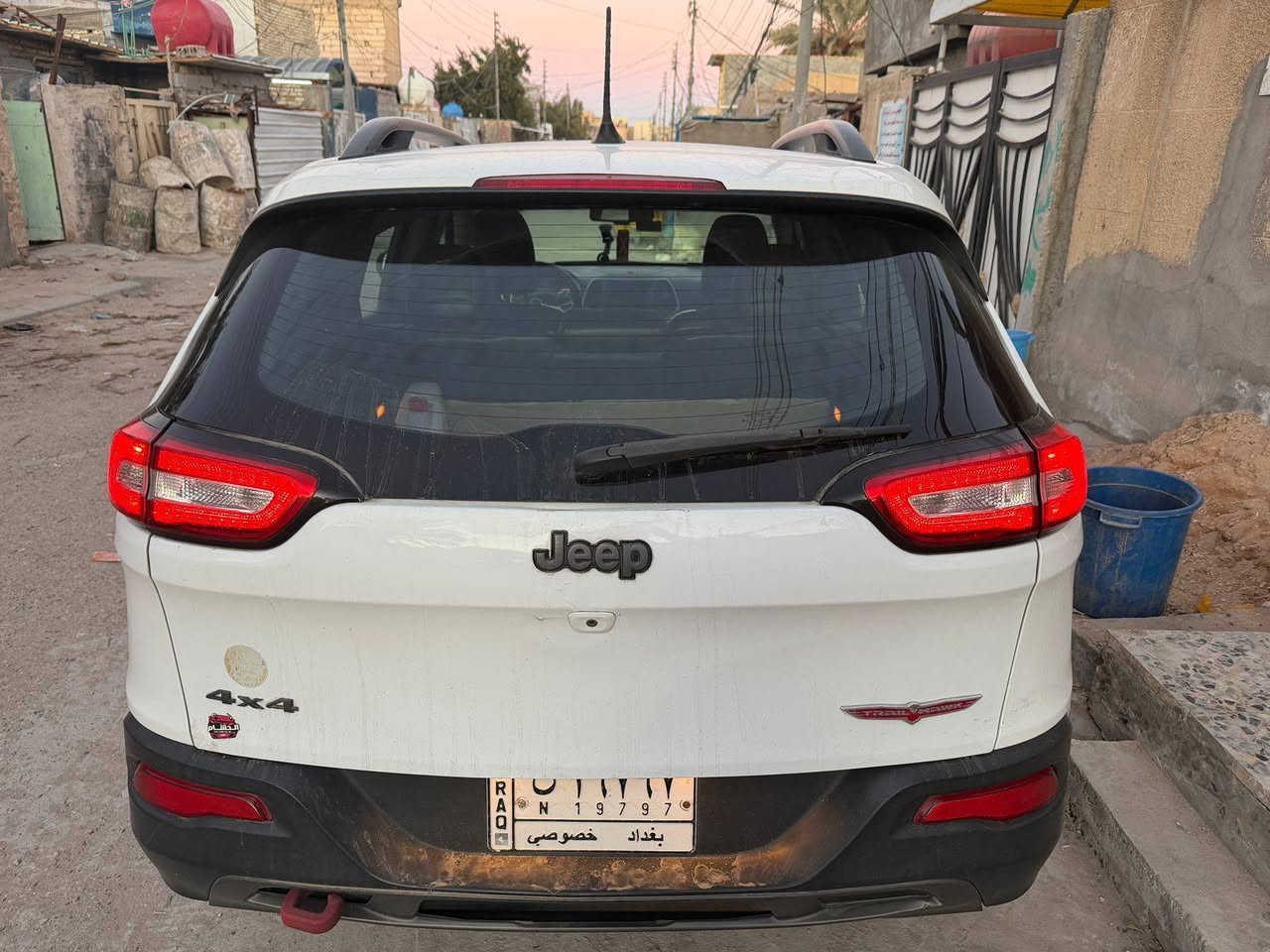 سلام عليكم جيب كراند شيروكي ترأيل هوك موديل 2017
سيارة فول الفول واحد علة واحد 
كشنات جلد  تدفئة تبريد بل كشنات 
والكرسي السايق كهرباء +حضن 
حساسات ورة كدام 
شاشة كبيرة 
نضام اوتو ستوب 
منضومة عدسات 
بلاك ادشن  تجي كتبات اسود ويل اسود 
جنطة كهرباء+شفط 
تشغيل عن بعد 
بصمة 
جامات اتو 
تحكم ستيرن 
طبعن سيارة بلا حادث حادثهة غرق نسبت ٣٠/١٠٠ وبيهة ضربة بل عراق بخشمي البنيد ومصلحة راجعة بلاد 
وذا تحب تفاصيل اكثر ادخل خاص او نتصل علة الرقم
***********
