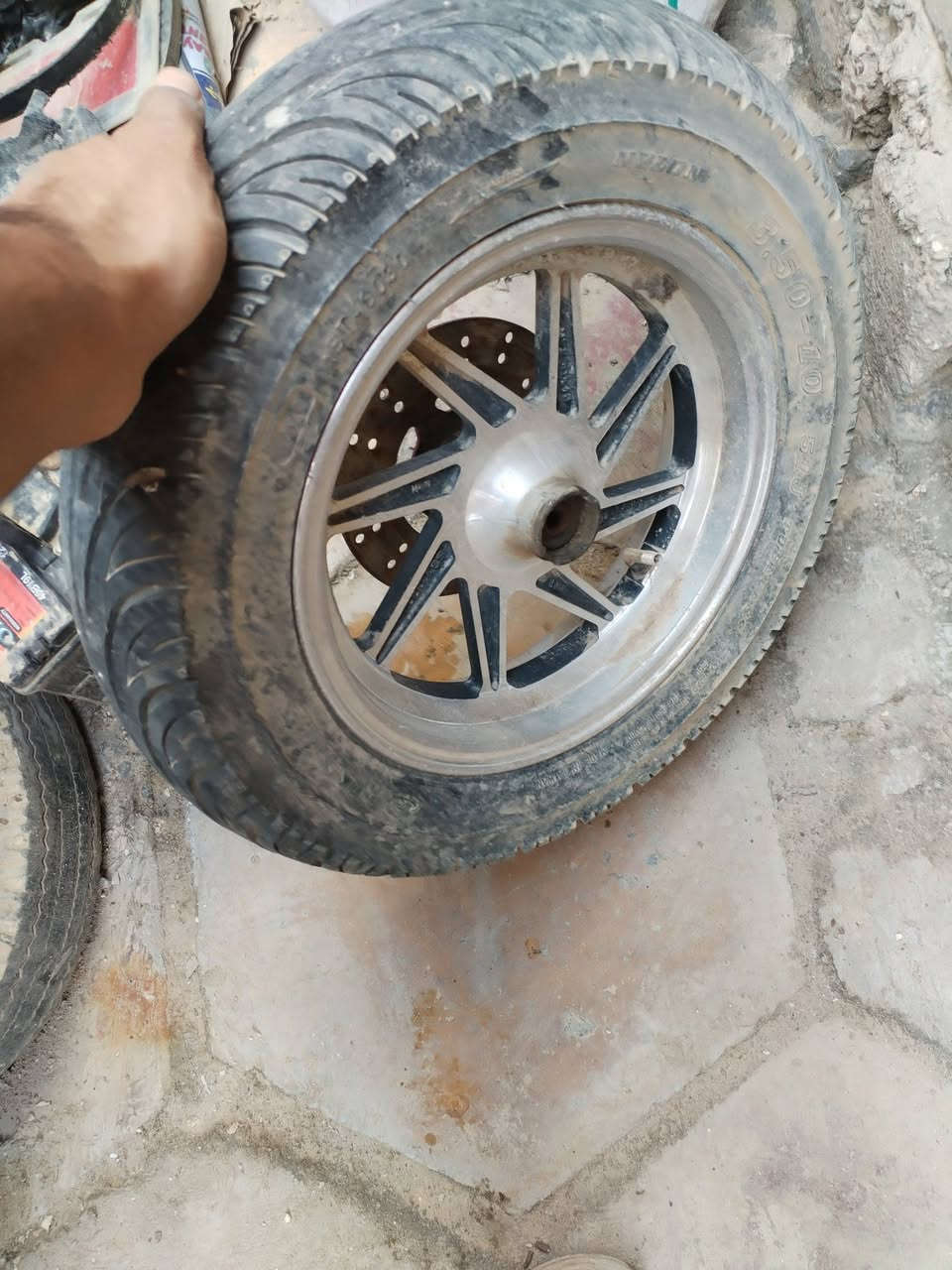 مكينه كامله عوزهه تجفيت بس كامله هيه وستان وسلف واكسل كامل سعرهه ٨٠ وبيهه مجال ويل كب وتاير جديد وفلنجه ب ٢٥ مكاني زعفرانيه ***********
