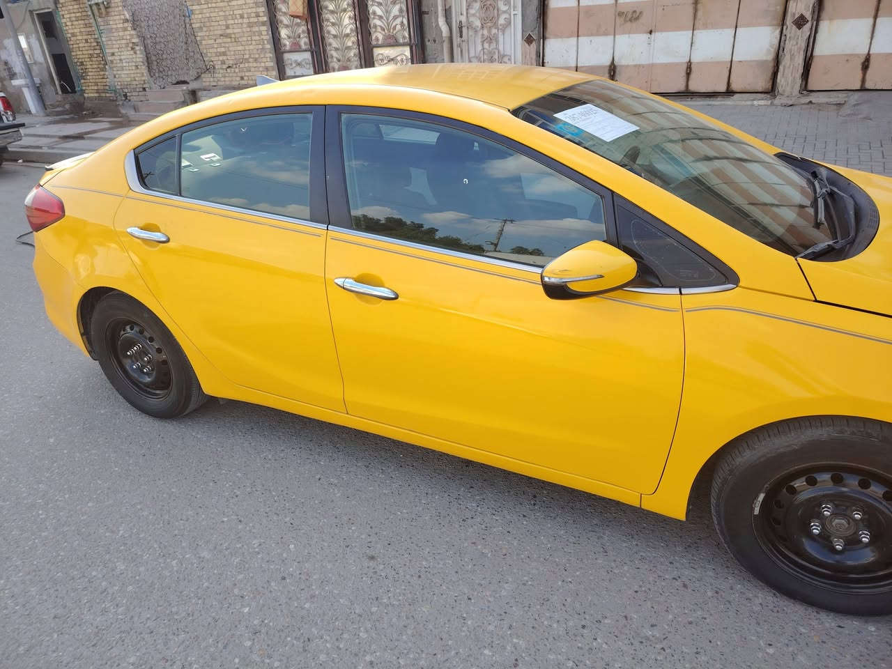 السلام عليكم كيا فورتي 2015 رقم بغداد بأسمي تحويل وين ماتريد السياره بيه بنيد فقط الباقي كفاله لا شاصي  ولا لغد ولا جاملغات كله ليبل واحد عده البنيد مكينه 2000 جديده صار شهر من شديته مكفوله برغي فتح ما بيه  كير at المرغوب  تخم تاير حداديه  موصفات عاديه تحكم ستيرن ٣ انضمه قياده شاشه صغيره العنوان بصره خمسه ميل السعر  ١٠٥ وبيه محال قليل ***********
