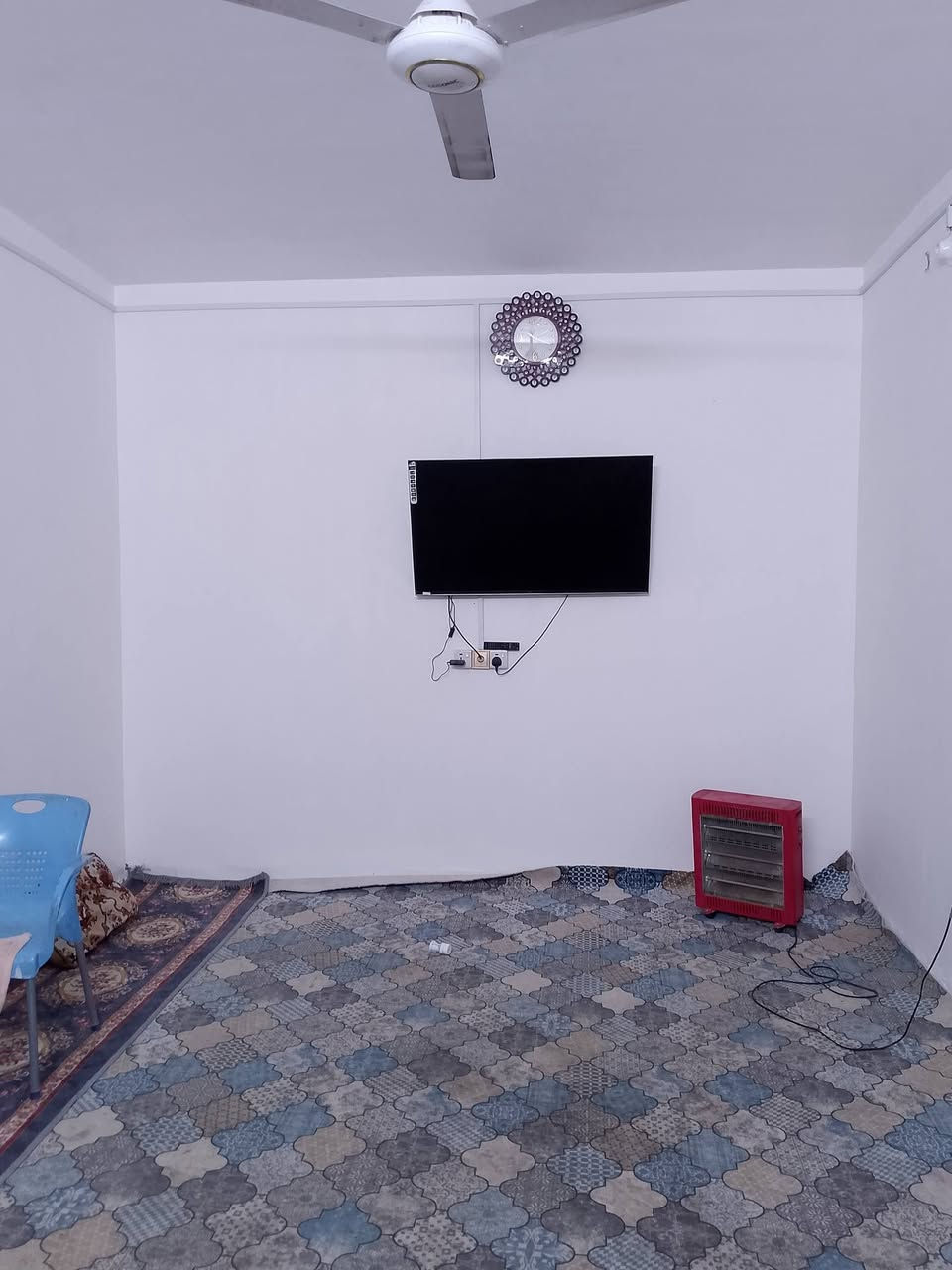 سلام عليكم بيت للبيع زراعي 120متر متوفر تبليط للباب مجمع سومر سكني يم جسر جديد يم حسينيت ابو حسنين عويزه غرفتين ومطبخ وصاله وصحيات خارجيه وداخليه وحمام داخلي متوفر ماء وكهررباء سند 25 رقم *********** سعر 22
