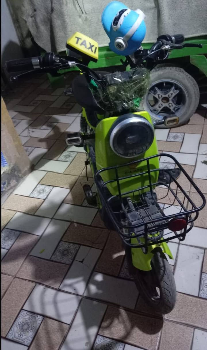 دراجة شحن للبيع نقصها بس بطارية ***********
