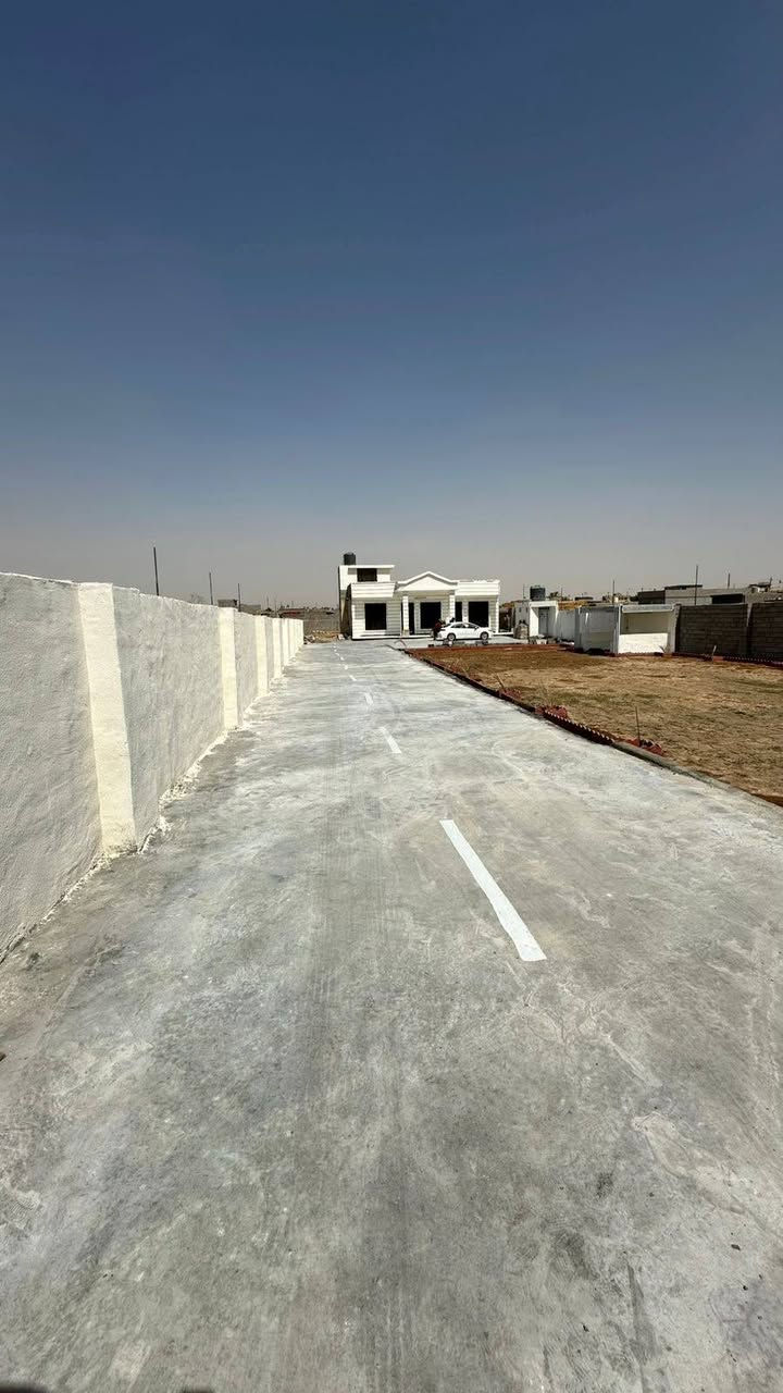 سلام عليكم دونم طابو ملك صرف زراعي مع دار ٢٤٠ متر ومسيج بل كامل ٣غرف نوم ٥في٤ استقبال ١٠في٤٤٠ صاله ١٢ في ٤٣٠ مطبخ ٤٣٠ في٣٣٠ ٤حمامات خارجي وداخلي بغداد منطقه الشاعره طريق السياحي تبعد عن حي البتول 10 دقايق ومسبح ٦في ٤ مساحه الحديقه ٤٠٠ متر الكراج 50 متر في ٦ مستوصف ٥٠ متر بعد مدارس قريب للاستفسار الاتصال على الرقم *********** سعر ٢٣٠
