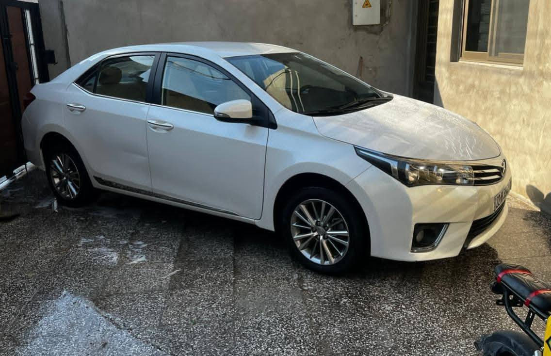 كورلا 2014 ( زيرووووو )
سياره ماشيه ١٦ الف سياره زيره بيهه 
طخه خفيفه بل باب الخلفي عايفينهه على وضعهه
محرك كير واير بشرط مامفتوح 
سيارة حيل نظيفة كلشي عل بلاد جديد 
سنوية هزة كلشي جديد مدفوع لـ
باسمي السنوية بشرط تحويل وغرامـة
سيارة مابيـها دينار مصرف كامل من كل نواحي

رقم صاحب سيارة ***********
