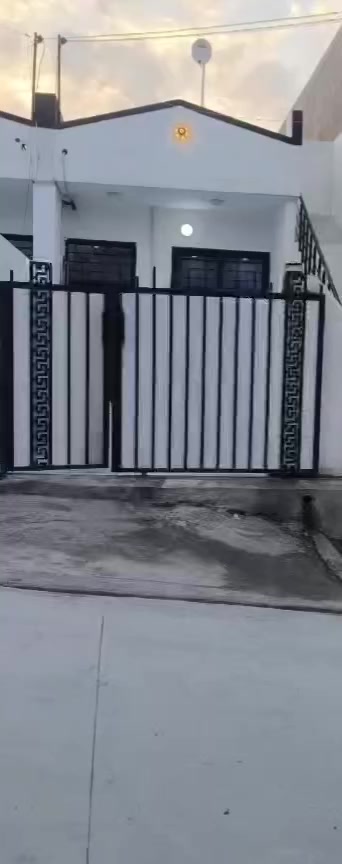 دارلبيع ١٠٠متر فول كاشي كركوك باروت خانه يم مستوصف فول خدمات موبايل ***********كورك*********** البيت جديد نضيف البيت بيه غرفه نوم استقبال مطبخ صحيات كراجي مطبخ حار
