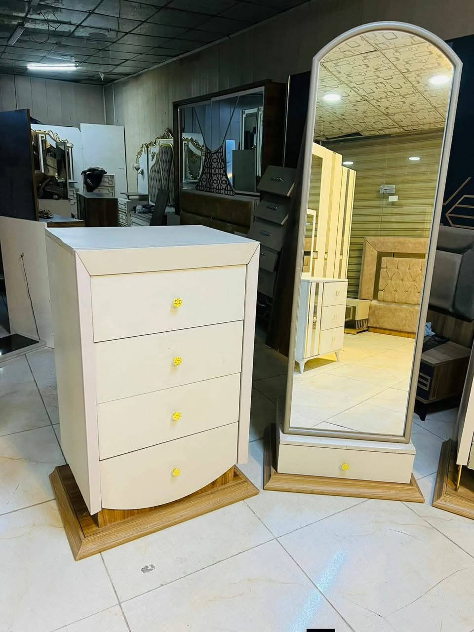 الاناقه وفخامه كوله بهاء موديل راقي 850معه شد ونقل داخل بغداد مجانا للحجز واتس ***********
