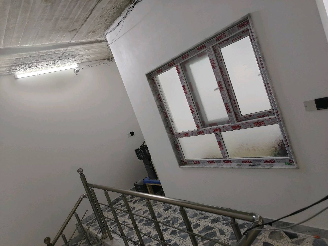 دار ل البيع العنوان فلاح الثانية ب ضهر دائرة المرور 
المساحة 100 متر بناء 23 سند طابو الزهور الطابق الأول متكون من مطبخ + صالة + غرفة نضام اسويت + حمام + اتواليت خارجي
الطابق الثاني متكون من غرفتين نضام اسويت 
ناقص سقوف ثانوي 
كوبنات + ازاي داخل مرمر 
كوبنات خارج حلان 
السعر 120 مليون قابل ل التفاوض 