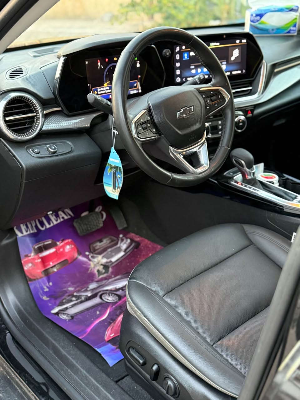 السلام عليكم 
شيفروليه تراكس اكتف اعلى فئه موديل 2025 حادثها وسونارها موجود بالصور بلا دواخل لا تعمير داخل التكم ولا لغد ولا شاصي ايرباك البرده طاك فقط ماشيه 25 الف ميل ماشيه اقل ال 500 كيلو بالعراق مكينه 3 سلندر 1.2 تيربو بانزين فقط كير 6 نمر مو CVT رقم بغداد الماني الجديد بأسمي هزه جديده لنهاية سنة 26 عارضها 135 وبيها مجال مكانها بغداد جانب الكرخ 
*********** رقم 
مواصفاتها : 

* بصمه تشغيل + صندوك + باب السائق والراكب 
* تبريد مناخين منفصل 
* كشنات جلد 
* شاشة ترحيب شيفروليه 
* الداشبول تاب كامل 
* حساسات خلفيه 
* نقاط عمياء 
* رادار اماميه 
* تنبيه تصادم داتا شو 
* لد نهاري + عدسة لايت زنون بلادي 
* تدفئه كشنات 
* كشن السائق كهرباء 
* سلايت روف 
* تدفئه ستيرن + فل تحكم 
* شاحن واير ليس بغداد, العراق
