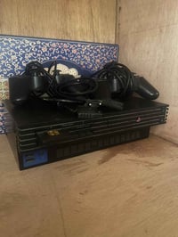 ps2مهكر  نضيف كلش لل بيع كامل ملحقات بحاجه الى فلاش و ألعاب فقط السعر ...
