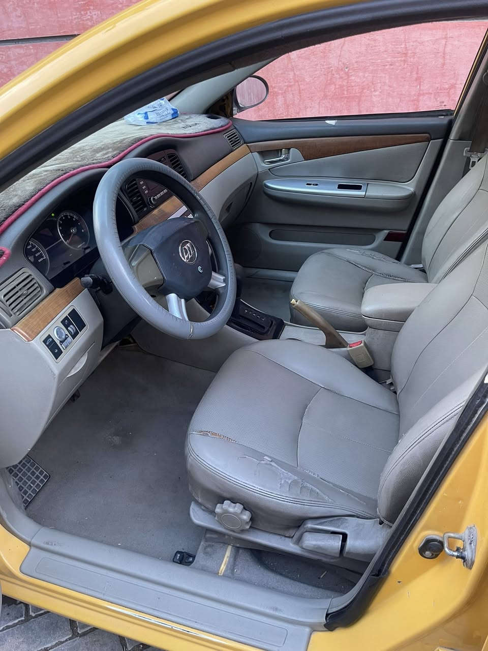 ليفان محور 2011/620 السياره مصبوغه عام جماليه
السعر 45 وبيها مجال 
بغداد مدينه الصدر 
***********
