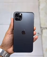 ايفون 11 برو ماكس للبيع   ذاكرة 256  بطارية 75  ملاحظة مبدل شاشة فقط ا...