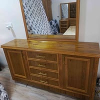 للبيع  تخت مع ميز تواليت  07725041085  السعر 600 شغل جيد