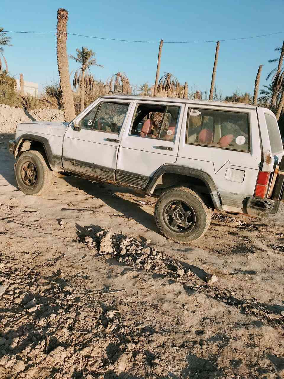 جيب شيروكي للبيع مكان ناصريه مركز راعيه ماندله السعر 15 الرقم ***********
