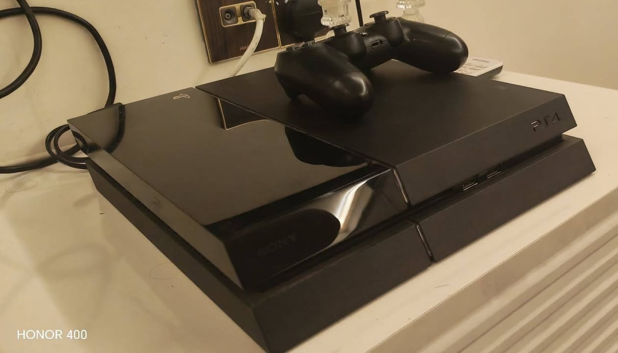 السلام عليكم ps4 500g جدا نظيف ما داخل صيانة ابداً مهكر 
استخداام جدا قليل نظام 9 للأتصال *********** السعر 250
