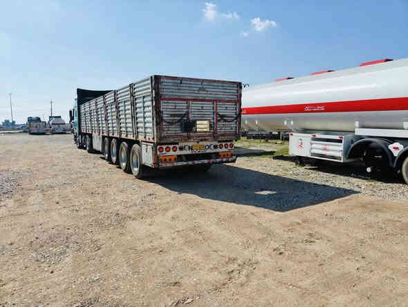 السلام عليكم اخوان بودي اربع محاور للبيع مكان موصل معرض ازهر حسون رقم الهاتف ***********/***********
