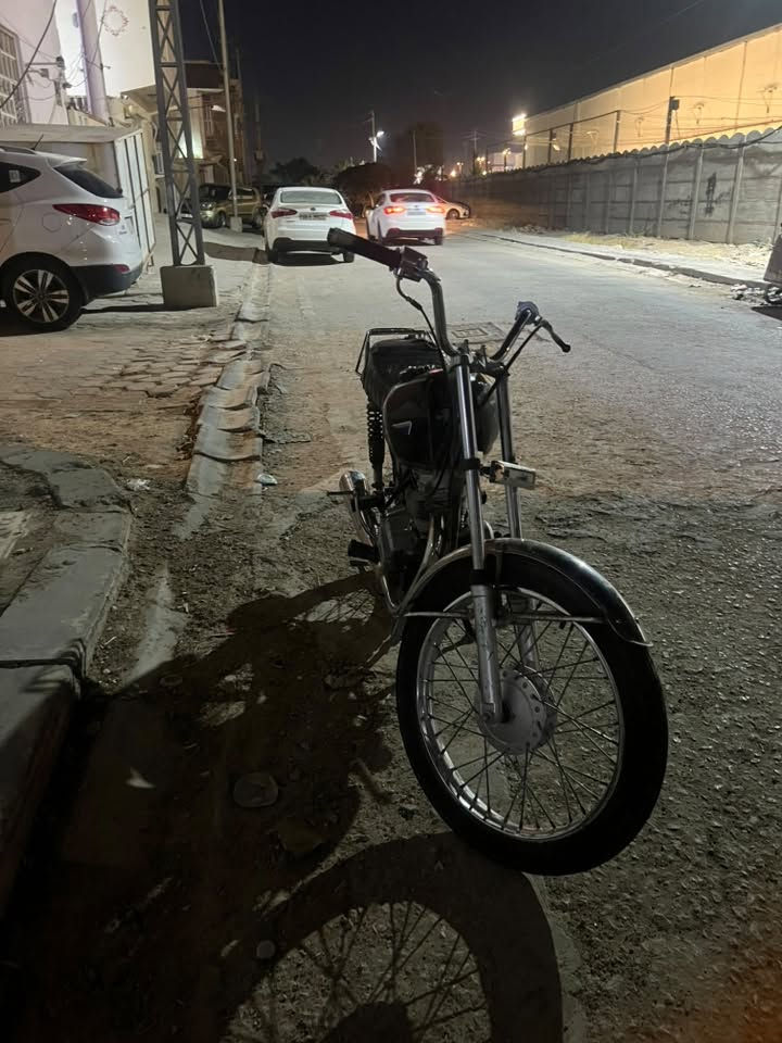 سلام عليكم دراجه لبيع جاهزه من كلشي  لاتبخير ولا نقص بيها مجفته ستوها  السعر 200وبيها مجال مكاني نجف واتساب ***********

