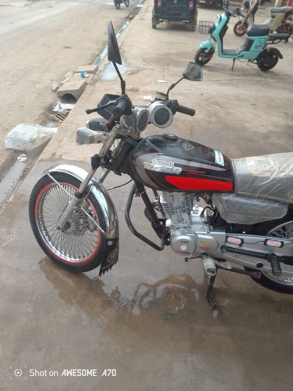 سلام عليكم دراجه تايكر للبيع موديل 22 مكينتها 25 دراجه خير من الله لا صرفف ولا بخار كهربايات كله شغاله الدراجه مكفول كفاله عامه اوراق موجوده السعر 450 او بيها مجال حك الجيه مستعجل علا بيعتها حيل مكاني ديالى بعقوبة ***********
