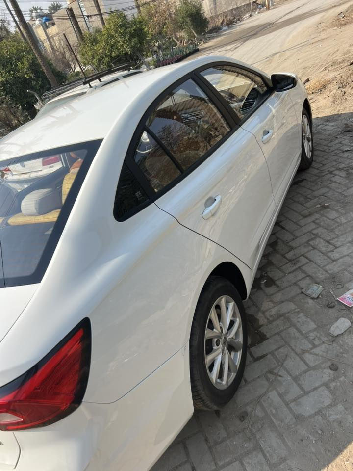 ام جي فايف MG5 (2023)
ماشية 65 ألف قابل للزيادة
رقم أربيل باسمي
محرك 1500 تنفس طبيعي
سيارة نظيفة
تخم تاير جديد
بيها بارد بالبنيد وصندوق، 
ضرر أقل من شبر، عندي صور

الـسـعـر 94 وبيها مجال 

مكاني: بغداد سبع بكار 
للاستفسار الاتصال على: ***********
