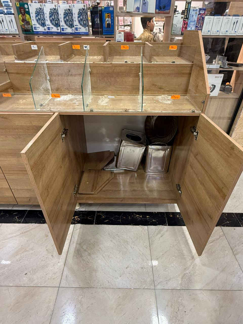 ميز ميز كراجات زائد رفوف جديد مستعمل قليل استفسار على هذا الرقم***********
