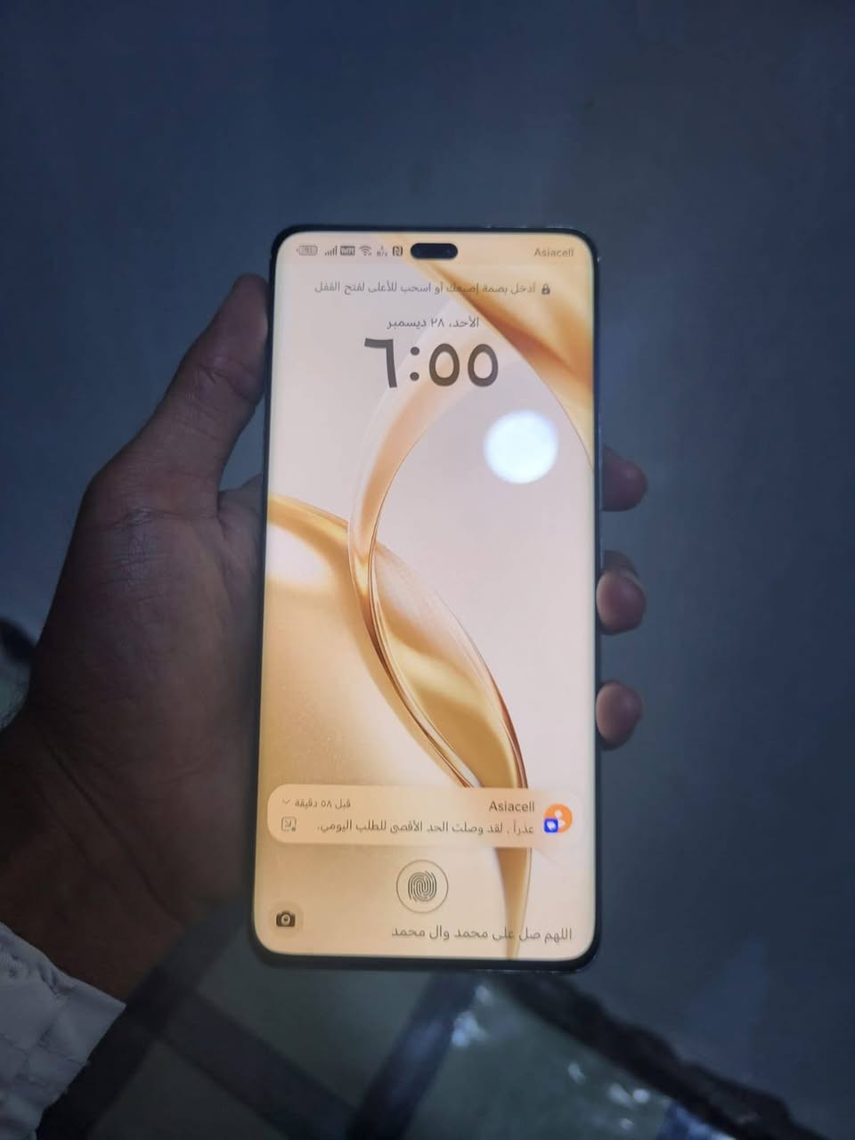 جهاز كامل ملحقاته وبلاد كله. بيه كسر بالظهر بسيط جدا. سعره ٤٠٠.
***********
