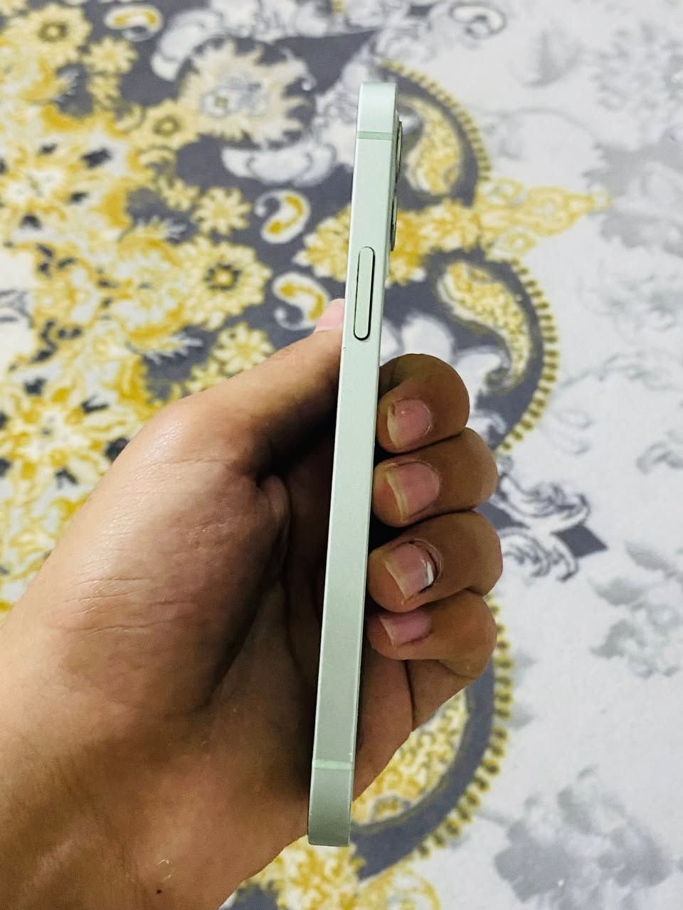 ايفون ١٢ عادي ذاكره ١٢٨ مبدل شاشه  وبطاريه بلاد ٧٨ (ملاحضه:بي ايةلود وناسي الرمز ).             استفسار اكثر ***********
