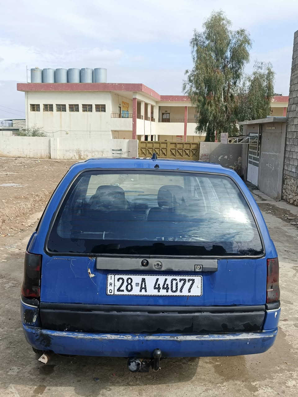 استرا
موديل 93
شرط الوكاله والتحويل من ابو السنويه 
صبغ بس الدوير محرك نضيف 
السعر 33
رقم الموبايل 
***********
