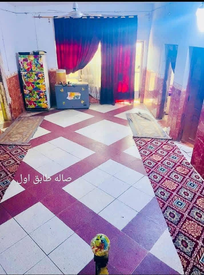 السلام عليكم 
الدار للبيع موقع جدأ راقي 
🛑المساحه 328متر في السند 
🛑طابو صرف
🛑باسم صاحب البيت شخصين تحويل البيت ثاني يوم بعد الشراء
🛑البيت على شارعين 
عرض الشارع الامامي 20متر 
🛑 نوع البناء //طابوق السقف عكاده 
🛑 سنة البناء حديث 
يتكون البيت من طابقين
ويتكون الطابق الاول من 
🛑 استقبال
🛑غرف نوم عدد 4
🛑صاله كبيره جدا 
🛑 مطبخ حار
🛑صيحات خارجيه وصحيات داخليه
طارمه +حديقه
ملاحظه//البيت على شارعين
امامي وخلفي
الطابق الثاني يتكون من 
🛑عدد الغرف 3
🛑صاله كبيره 
🛑  كافة الخدمات  متوفره 
🛑العنوان /بابل المدحتيه 
حي الحوراء الملحق
بناء حديث سنة ٢٠٠١٣
السعر //١٦٠وبي مجال
للاستفسار او الاتصال على رقم الهاتف ***********
***********ابو علي
مكتب دلالية وائل الهندي شارع 60 قرب سلوان ابو الكاشي مقابيل اسواق ابو العبد السايد الخدمي القديم
ملاحظه//الدلالية في ذمة الطرفين
