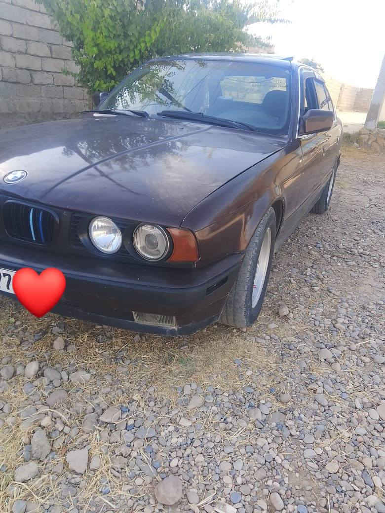 السلام عليكم بي ام للبيع موديل 92 حجم 525 طخم تايرات جديد تشتغل  منضومه غاز وبانزين سلايت كير اتماتيك جامات كهرب تبريد شغال شرط  رقم نينوى دولي بسمي مصبوغه جماليه محرك بي تبخير كير شرط طخم معمر جديد وسياره مكفوله من كلشي السعر 55وبي مجال شي قليل ***********
