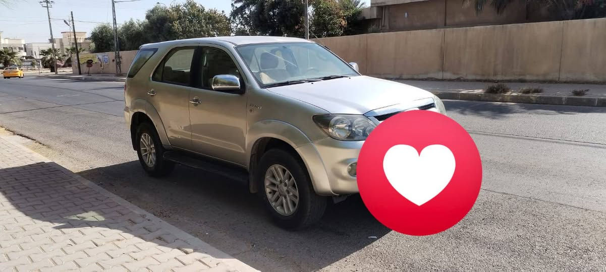 السلام عليكم للبيع تويوتا فورجنر موديل 2008 وارد خليج كفالة عامة من الصبغ والضربة والتبديل والفتح مكفوله مكينة وكير بل كارتون برغي ما مفتوح بيها حجم المحرك 4سلندر 2700 حدادية وتخم تاير كله جديد تبريد ثلج 7راكب شاشه وكامرة وحساسات خلفيه بلاد اشاير بداخل المراية فور ويل4×4 سيارة جديدة كارتون وما تعبانه رقم اربيل انكليزي تحويل مباشر سيارة جاهزة برغي ما بيها نقص و سيارة جديدة كلش 
العنوان: بغداد 
السعر :147
للأستفسار اتصال فقط ع هذا رقم***********
