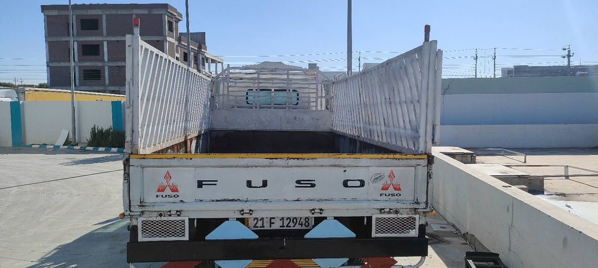 كنتر ٢٠١٧ سياره حلوه للبيع مابي اي نقوصات بس يحتاج سايق ويطلع بوجهه للشغل متعبك كامله من كل النواحي 
مكاني كلار وهذا رقمي للتواصل الي يريده يخابرني ويتدلل ***********
