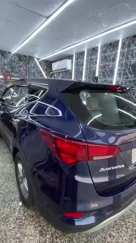 #المركبة : هونداي سنتافي لون نيلي
#الضرر : سرقة بنيد فقط
#الرقم : بغداد
#الايرباكات : بدون ضرر اي ايرباك

#المواصفات :
▪️السيارة : هونداي سنتافي
▪️الموديل : 2017
▪️المحرك : 2.4 L (اربعة سلندر)
▪️العداد : 125 الف ميل حقيقي
▪️حجم الويل : ويل كب حجم 18 مع طقم تايرات بحالة ممتازة
▪️لايتات اصفر عالي وناصي مع حاجب LED
▪️شاشة الدشبول كبيرة للتحكم بايعازات السيارة
▪️كشنات السيارة مخمل بيجي 
▪️سستم صوت
▪️تحكم ستيرن جهتين بلوتوث وحاكية وكروس سرعة وتحكم صوت 
▪️نظام ABS مانع انزلاق

السعر المطلوب : 148 ورقة مع المجال
 
***********
مكانه نجف
